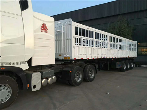 倉(cāng)柵式半掛車(chē) 倉(cāng)柵式半掛車(chē)